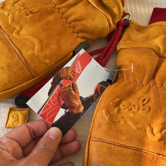 NWT Givr Frontier Mittens - Picture 2 of 4